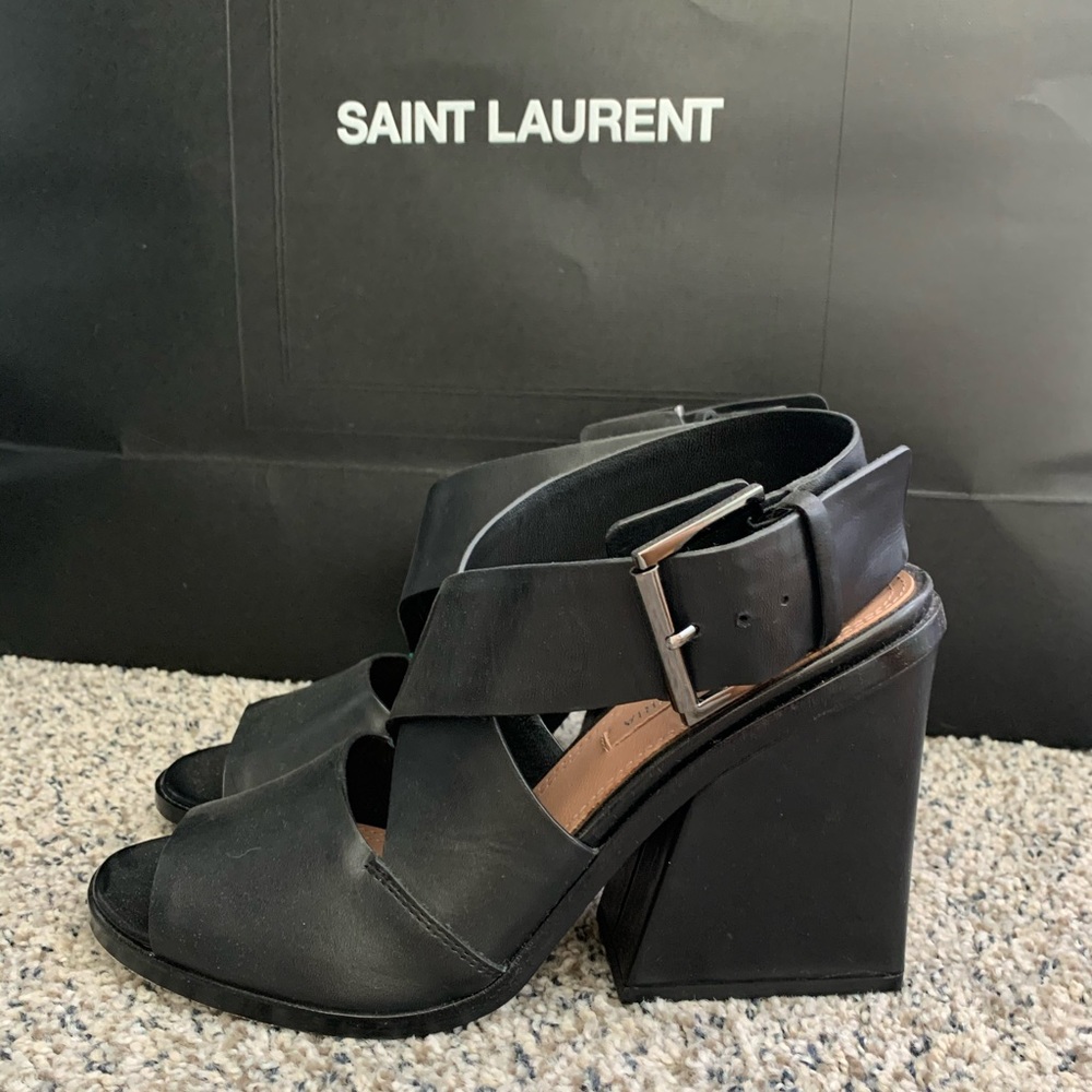 BCBGMAXAZRIA HEELS